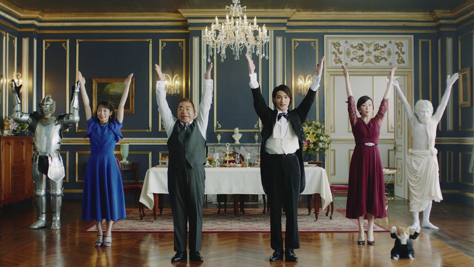 新CM「執事」篇より（提供写真）