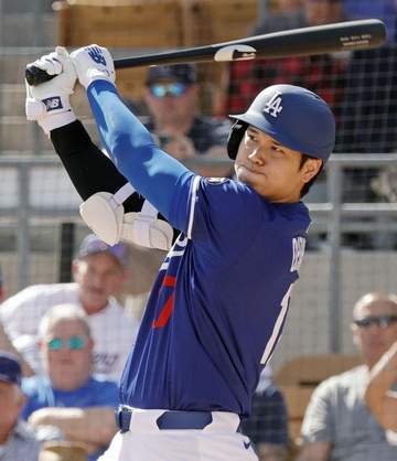 大谷翔平が勝ち越し機で中飛 カウント2ボールからのフォーシームを狙うも 打った直後に厳しい表情