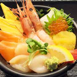 海鮮丼／画像提供：芸能界グルメ王美食祭実行委員会