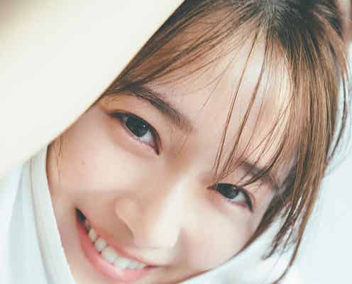 櫻坂46守屋麗奈、どアップショットにドキッ 1st写真集「笑顔のグー、チョキ、パー」アザーカット・ミニブック先行カット解禁