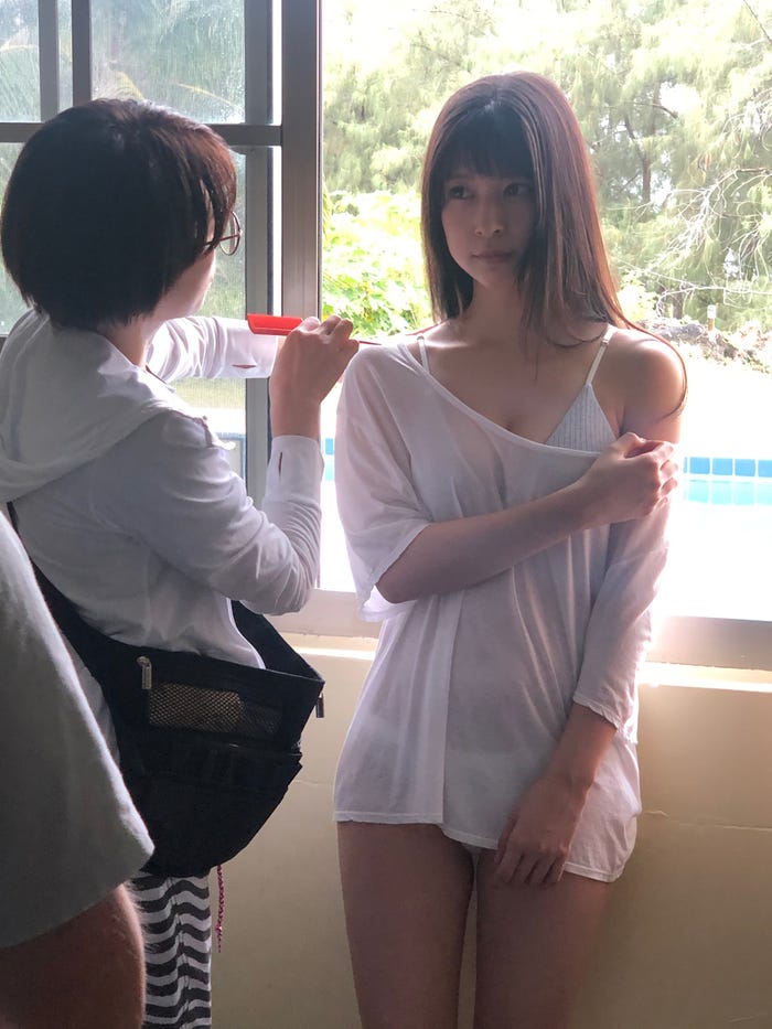 染野有来/「週刊ヤングマガジン」16号オフショット(画像提供:所属事務所)