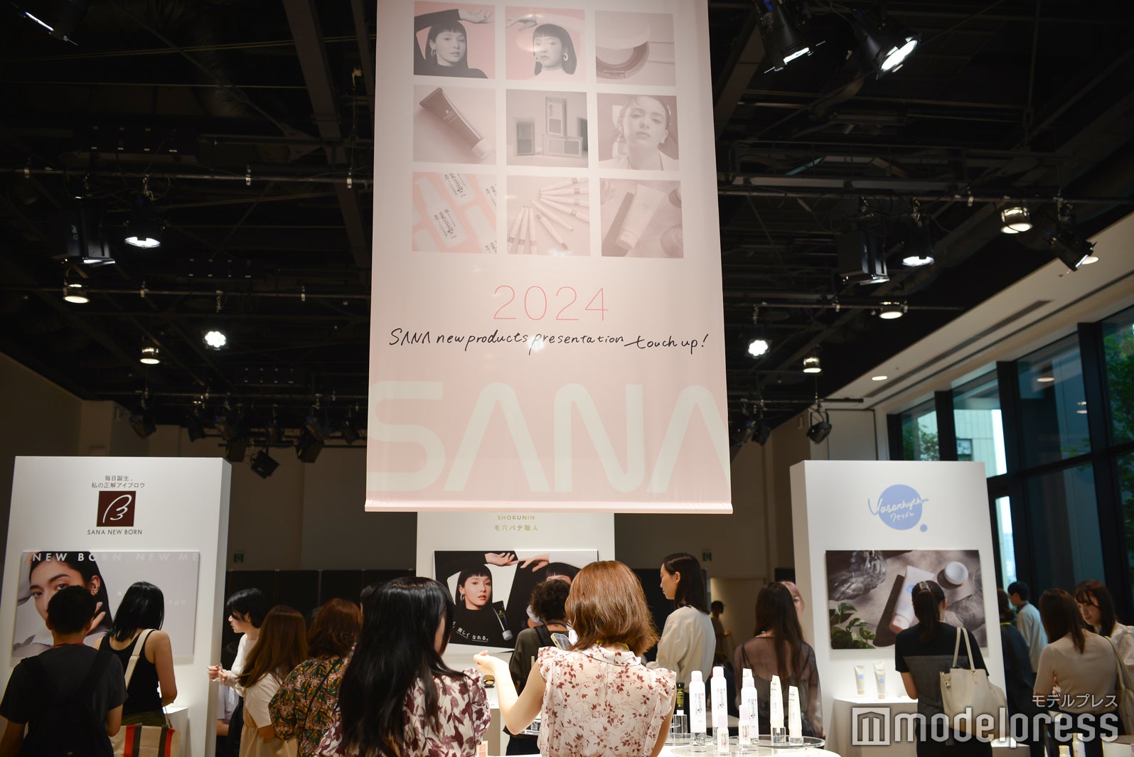 展示ブースではタッチアップも（C）モデルプレス