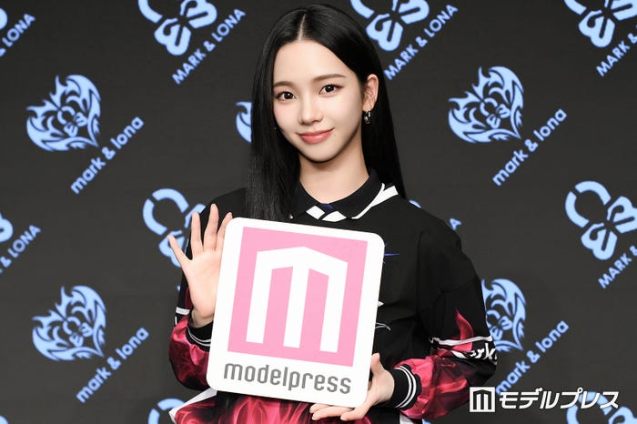 モデルプレスの取材に応じたaespa・カリナ(C)モデルプレス