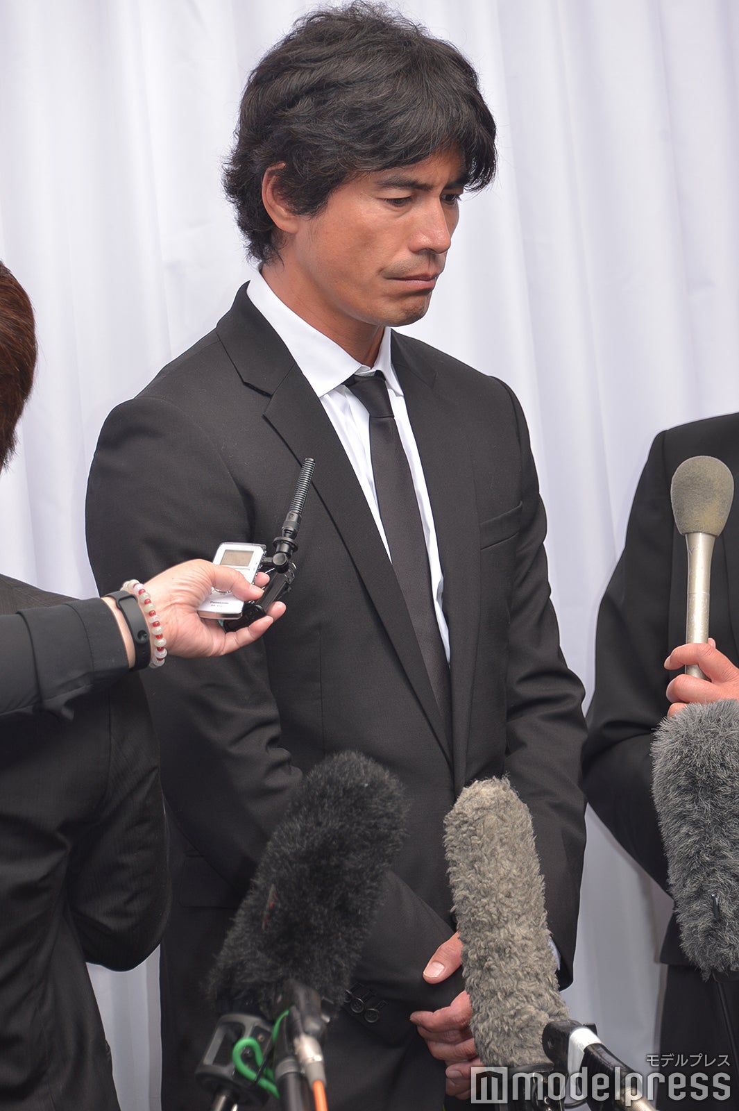 伊藤英明 育ての親 小笠原明男さんを涙で見送る 本当に大きな人でした モデルプレス 伊藤英明 育ての親 小笠原明男さんを涙で見送る 本当に大きな人でした モデルプレス