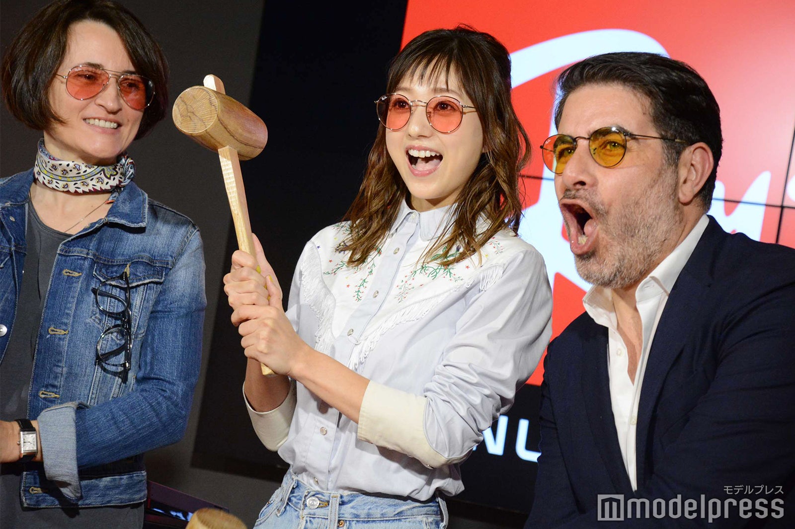 伊藤千晃（中央）（C）モデルプレス