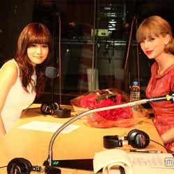 前田敦子(左)とテイラー・スウィフト(右)/撮影:yoshika horita