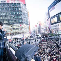 モデルプレス - 木村拓哉、新宿にサプライズ降臨 2000人が大騒ぎに