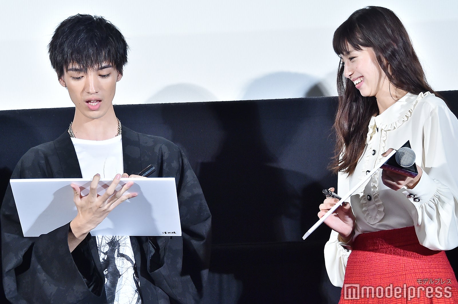 清水尋也、中条あやみ画伯のイラストを理解（C）モデルプレス