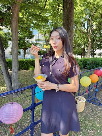 40歳"美しすぎる気象予報士"、美脚きわ立つ膝上丈ワンピースを披露「この日は暑かったので」