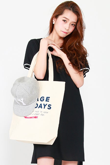 ポッププリントキャンバストートバッグ「salus」1,379円(税込1,490円)