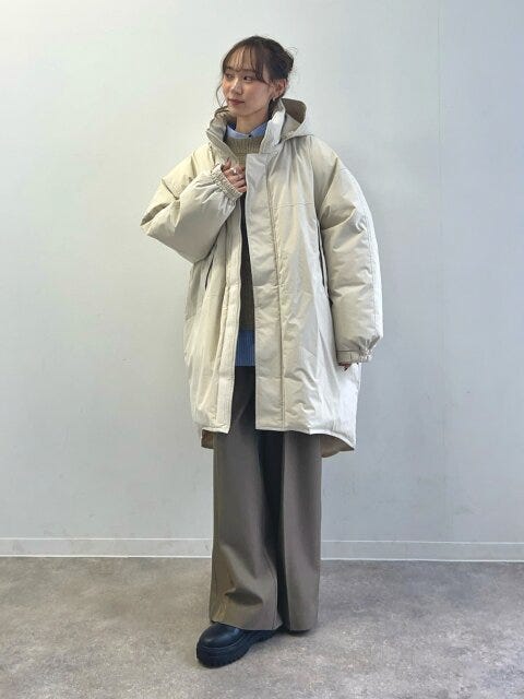 2025冬大人可愛いアイボリーダウンコートコーデ