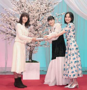 「風、薫る」から「ブラッサム」へバトン 主演・石橋静河決意新た 朝ドラバトンタッチセレモニー