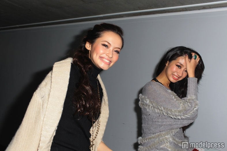 （左から）泉水セーラ、水上桃華