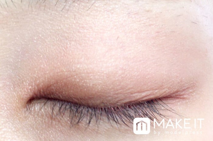 ルナソル/マカロングロウアイズ/01 Cassis 使用 (C)メイクイット