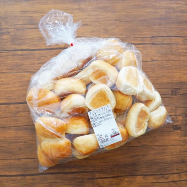 ディナーロールがたくさん袋に入っている