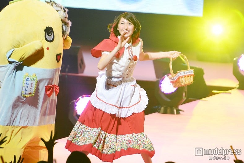 大野いと、“オオカミ”ふなっしーに襲われる