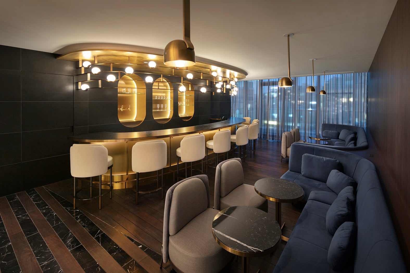 バー／photo Takumi Ota