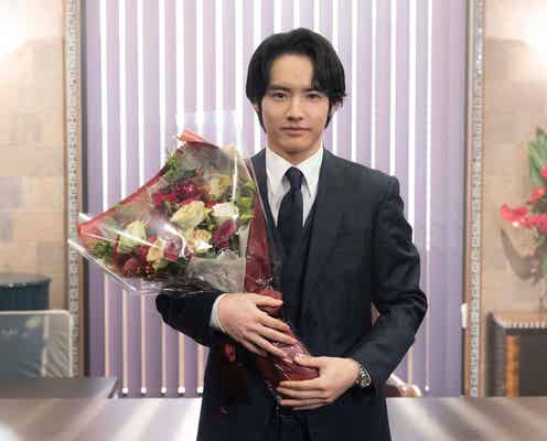 赤楚衛二「Re:リベンジ」笑顔でクランクアップ 撮影を回顧「罵声を浴び、エビチリを顔につけられました(笑)」