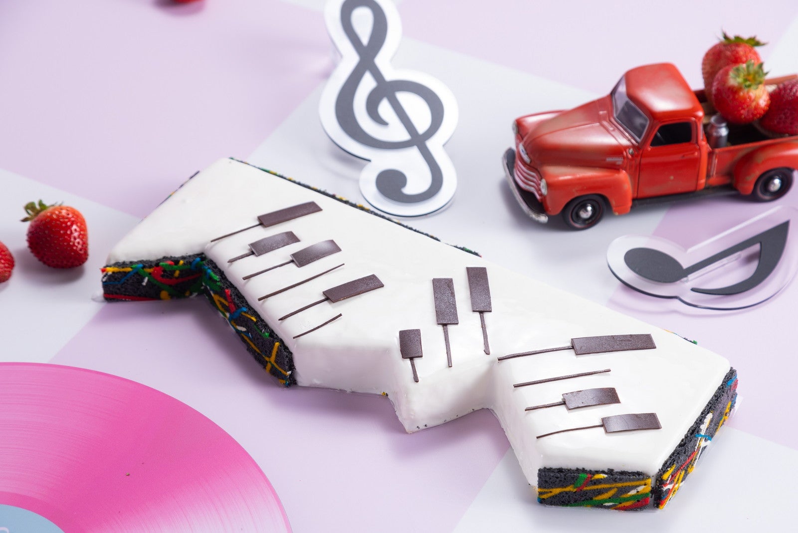 ストロベリースイーツビュッフェ 50sレトロ（提供画像）