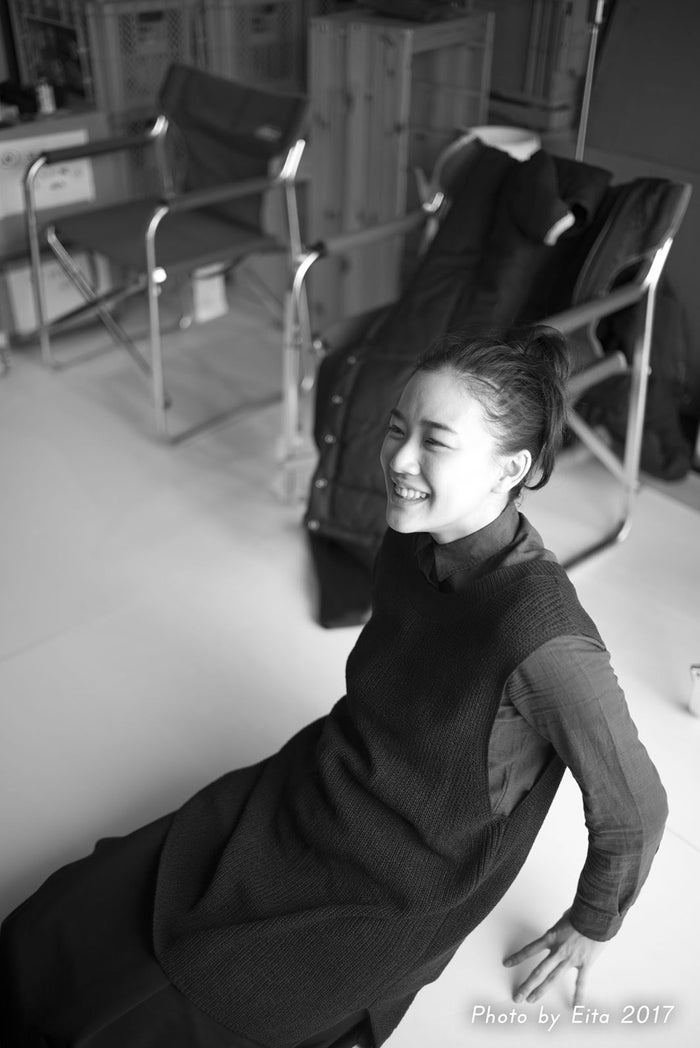 蒼井優の癒やし笑顔 女神のような深田恭子 瑛太に見せる自然な姿に胸キュン ハロー張りネズミ オフショット連載その4 モデルプレス 蒼井優の癒やし笑顔 女神のような深田恭子 瑛太に見せる自然な姿に胸キュン ハロー張りネズミ オフショット連載その4 モデルプレス