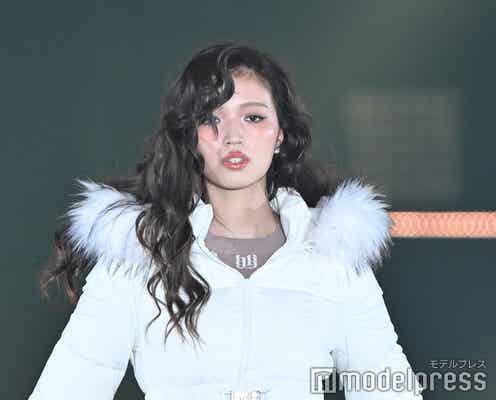 せいら、ミニ丈ワンピで美脚スラリ ウェービーヘアで圧巻オーラ【GirlsAward 2024AW】