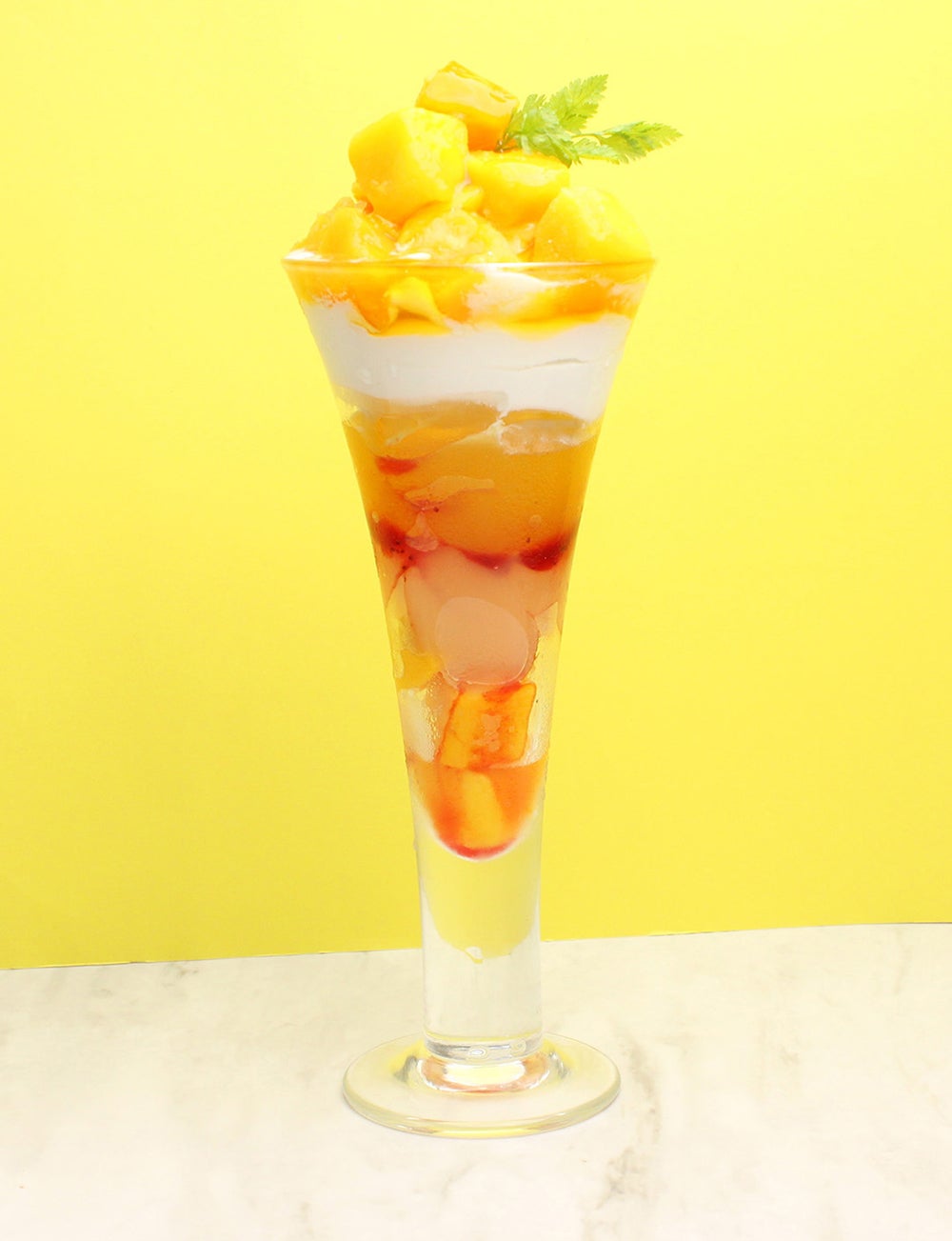 マンゴーパフェ　￥1,200／画像提供：LIFEstyle