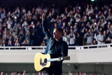 ブライアン・アダムス「コンバンハ！」3年ぶり来日公演 真骨頂の参加型ライブで8000人熱狂！演出はシンプルに音楽一本で勝負