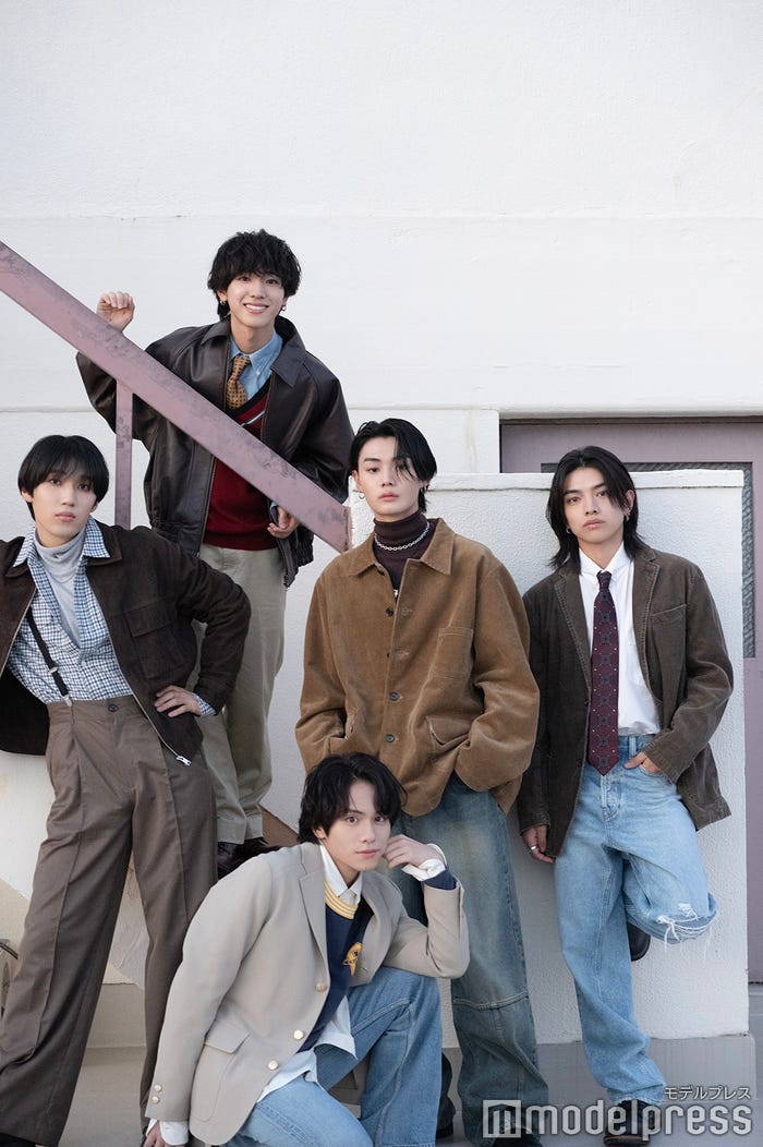 WILD BLUE/(左から時計回りに)鈴川直弥、池田優斗、鈴陽向、宮武颯、山下幸輝(C)モデルプレス