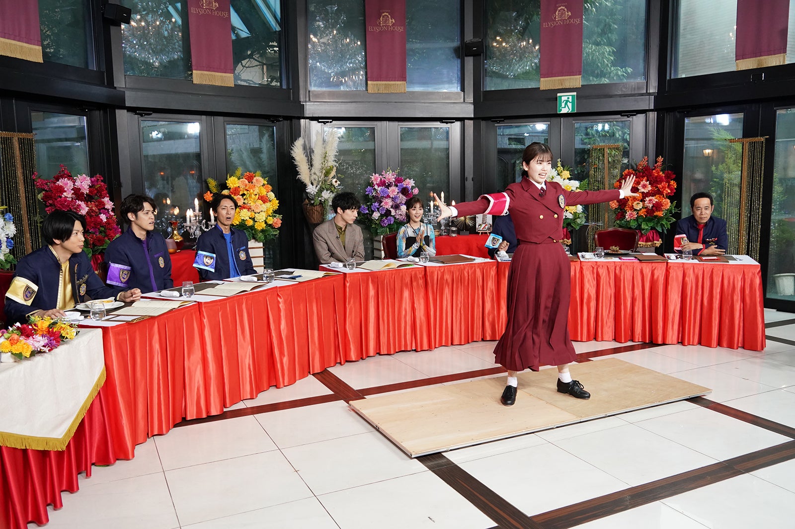 小芝風花（手前）（C）日本テレビ