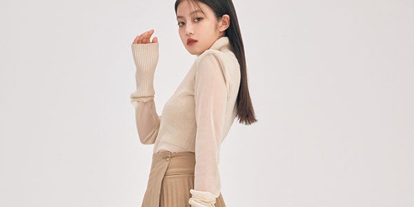 今田美桜、透けトップスでほっそり二の腕際立つ 美脚も大胆魅せ