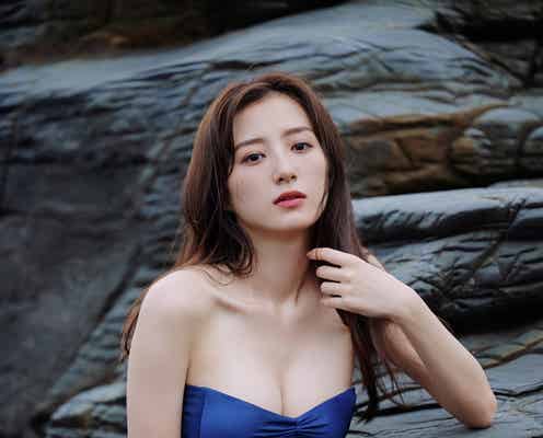 高田里穂、チューブトップ水着姿で色白ボディ際立つ デジタル写真集決定<完成された未完成 アナザーディション>