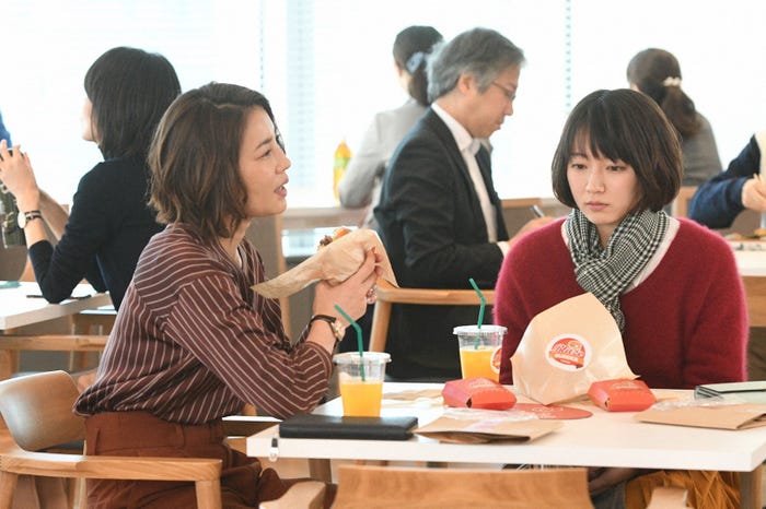 瀬戸朝香、吉岡里帆/「きみが心に棲みついた」第3話より(C)TBS