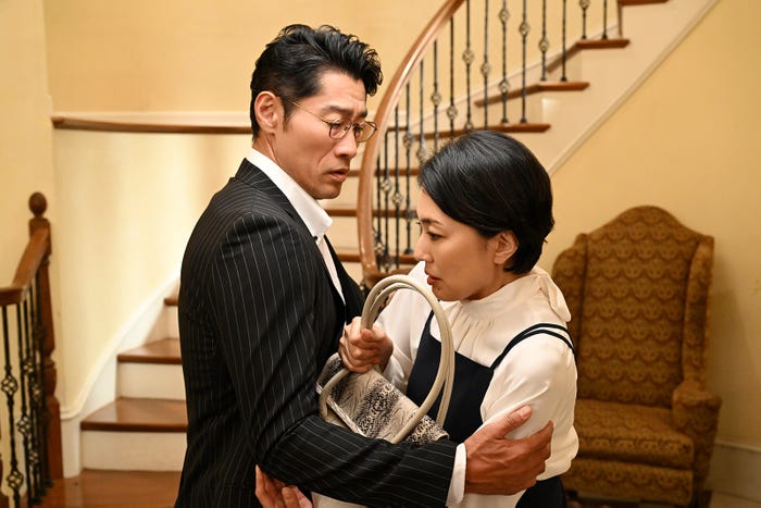 平山祐介、板谷由夏「ブラックファミリア~新堂家の復讐~」第3話より(C)読売テレビ