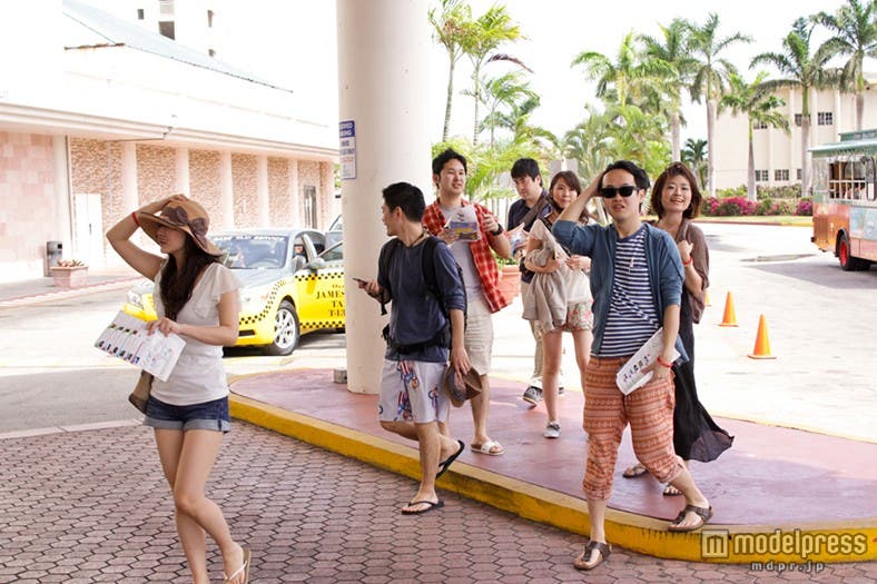 観光スポットを回るゲーム「観光ロゲイニング」で次第に距離が縮まる参加者たち