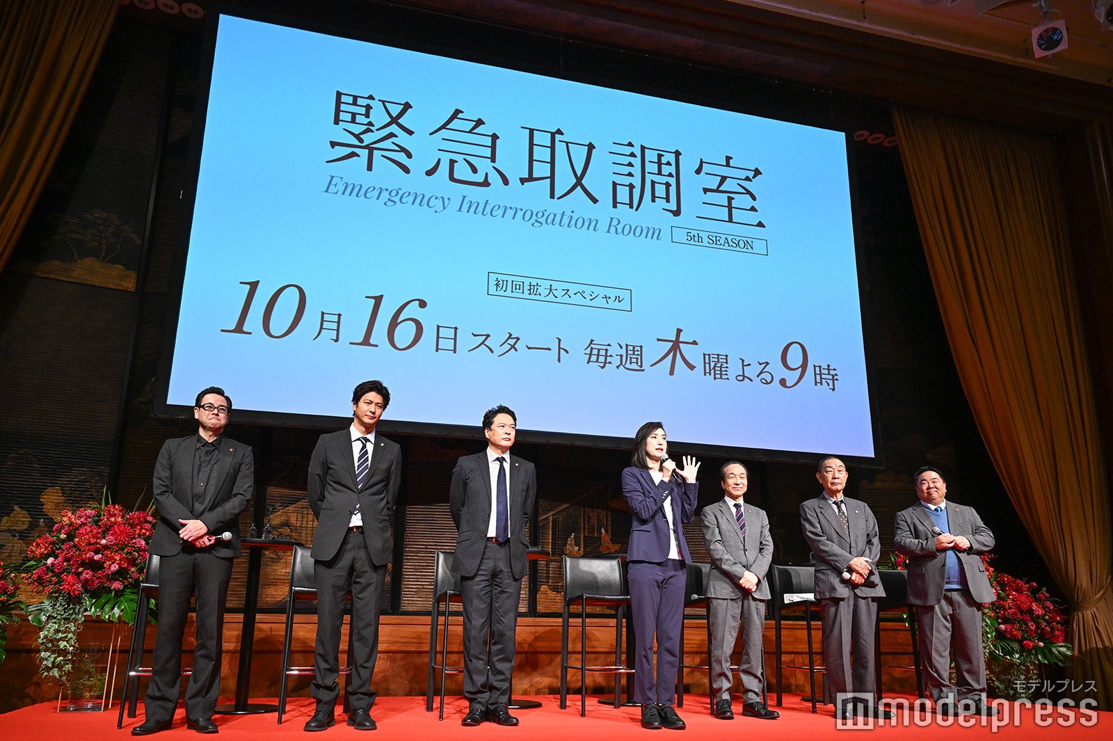 （左から）鈴木浩介、速水もこみち、田中哲司、天海祐希、小日向文世、でんでん、塚地武雅（C）モデルプレス