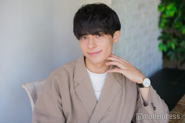 小松ケビンさん(C)モデルプレス
