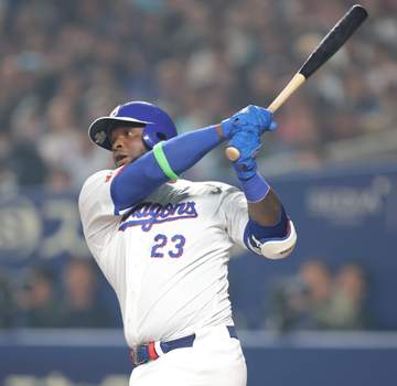 中日 開幕4連敗 同点の九回に藤嶋が3失点、3四球→丸に3点二塁打浴びる サノーの先制ソロは空砲