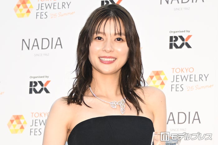 芳根京子、クロップドトップスで美ウエストチラリ「眼福すぎる」「見惚れるほど綺麗」と反響