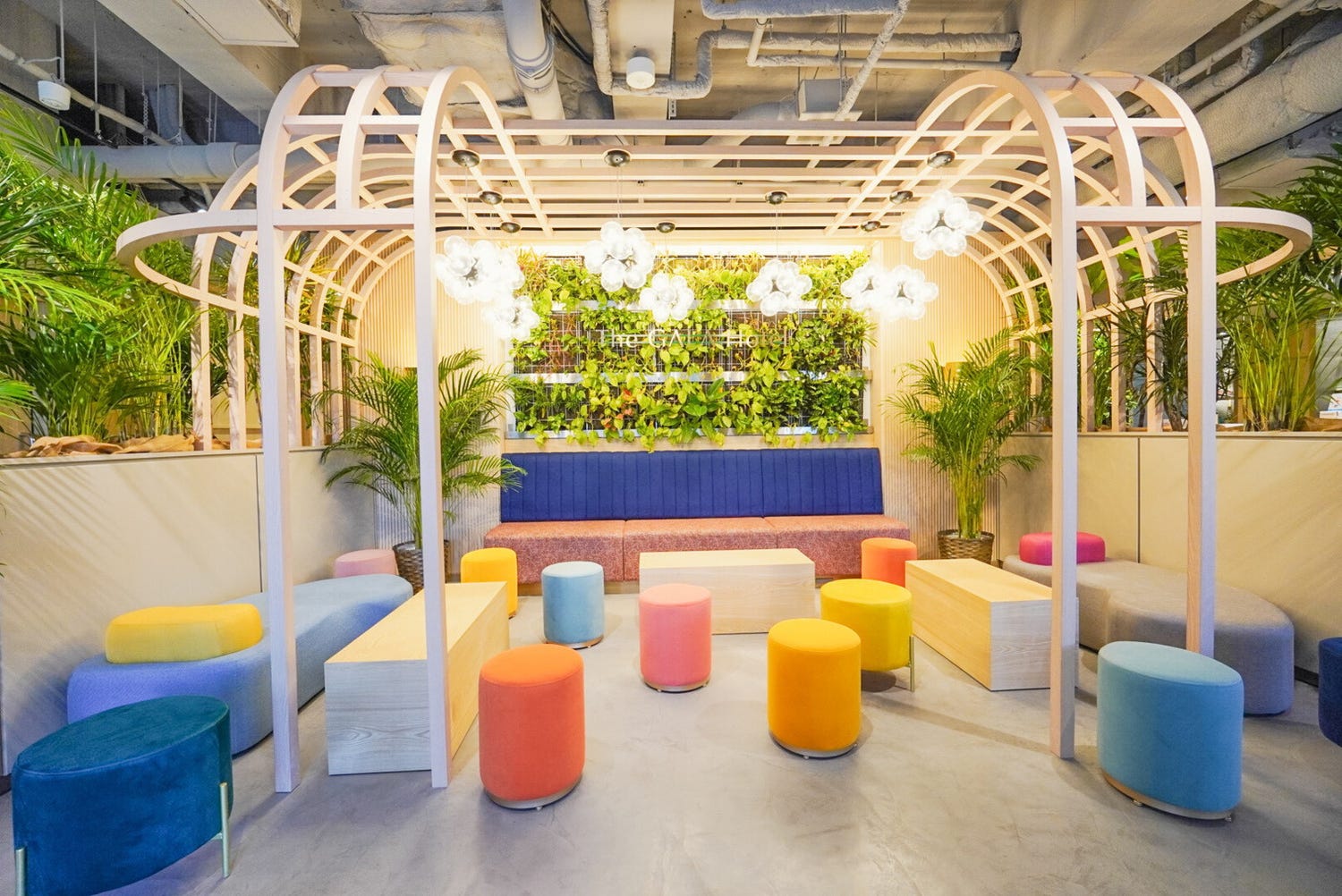 大阪にブティックホテル「ザ・ガラホテル梅田」全100室&子連れでも安心の環境づくり