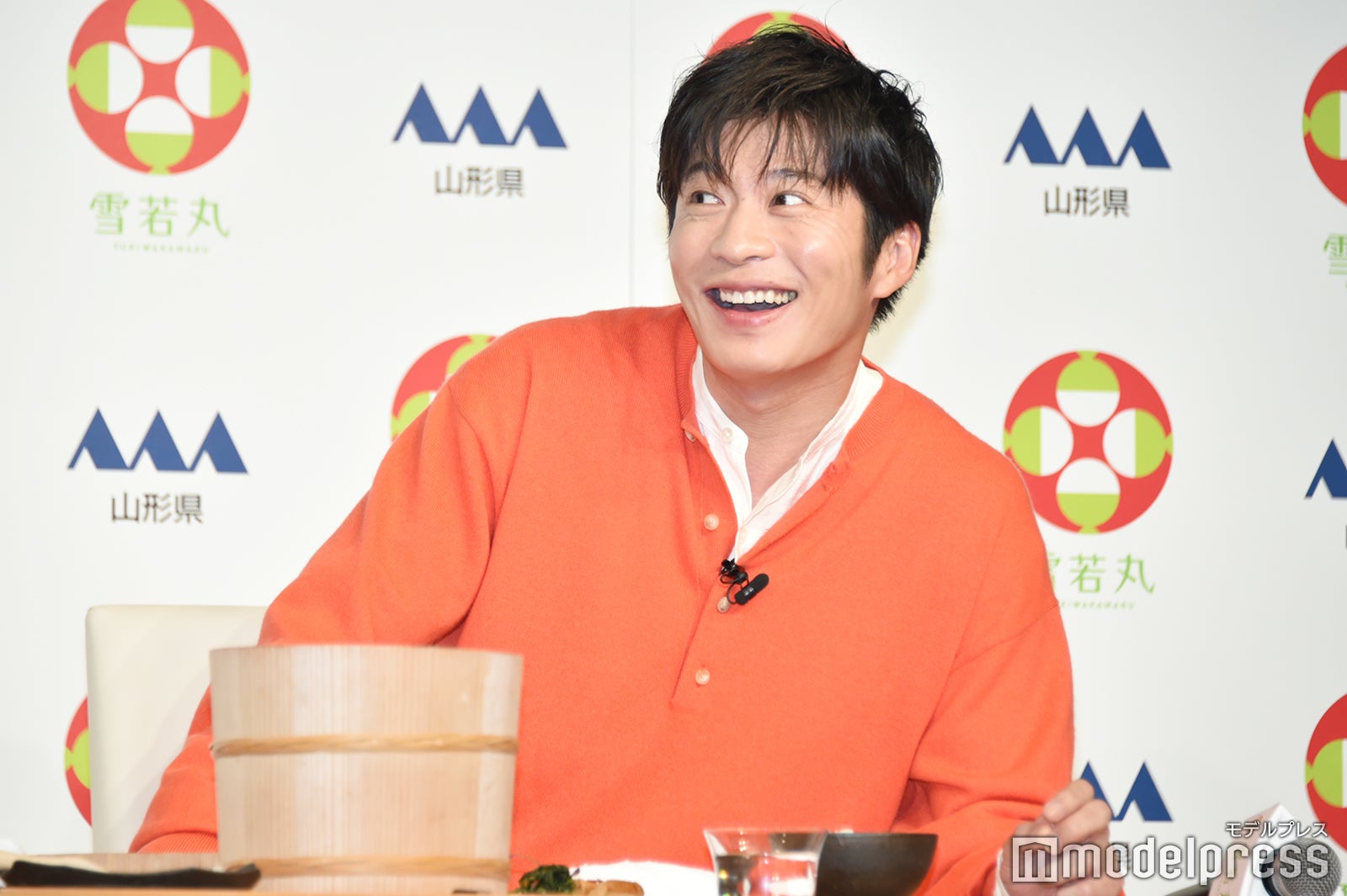 昨年の方言クイズを思い出そうとする田中圭（C）モデルプレス