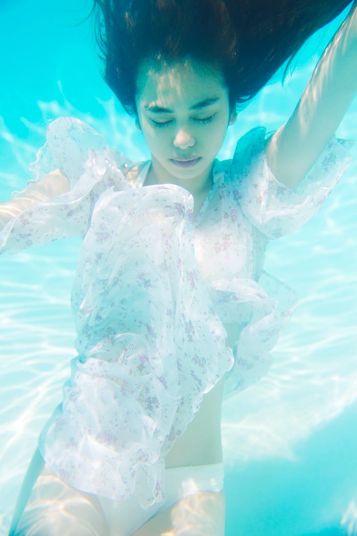 佐藤晴美 ファースト写真集「ハルミイロ」(画像提供:主婦の友社)