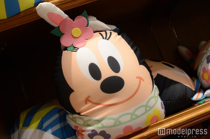 クッション¥2,400(C)モデルプレス