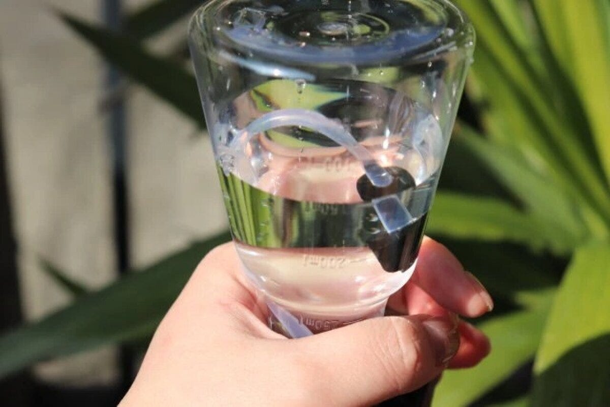 ダイソー　逆さで使えるスプレーボトル（スリム、250ml）　噴射　おもり　逆さ