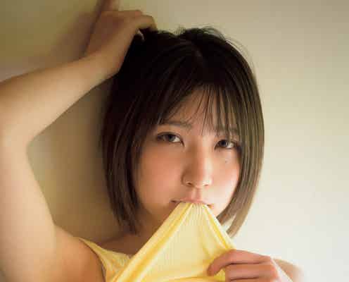 2.5次元モデルあまつまりな、透明感あるシチュエーションで美バスト披露