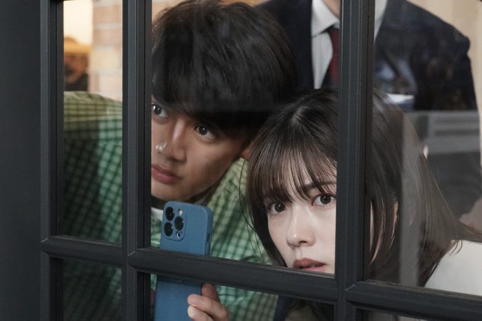 藤原大祐、小芝風花「転職の魔王様」第1話より(C)カンテレ