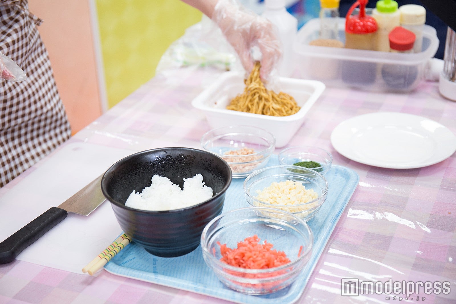 材料（C）モデルプレス