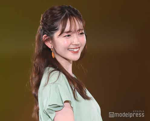 鈴木愛理、“変形オールインワン”で美脚披露 キュートな笑顔にドキッ<札幌コレクション 2022 S/S>
