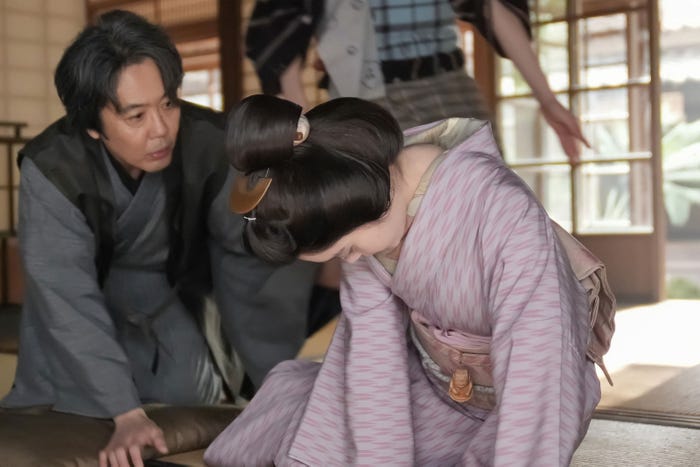 岡部たかし、高石あかり「ばけばけ」第107話(C)NHK