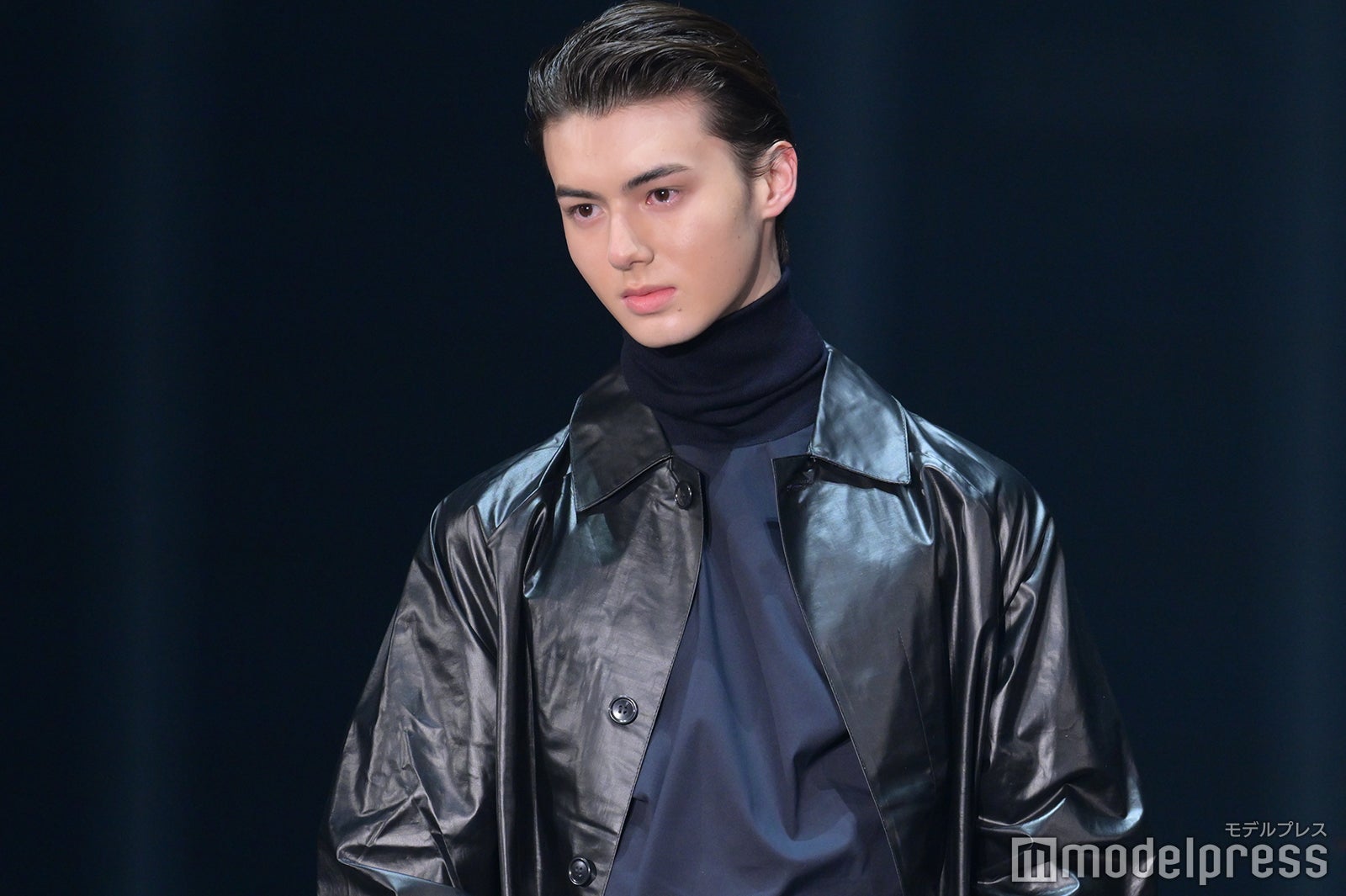 Z世代から人気誇るイケメン・翔、全身ブラックコーデでクールな振る舞い【TGC 2024 S／S】