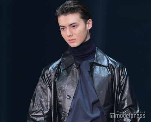 Z世代から人気誇るイケメン・翔、全身ブラックコーデでクールな振る舞い【TGC 2024 S/S】